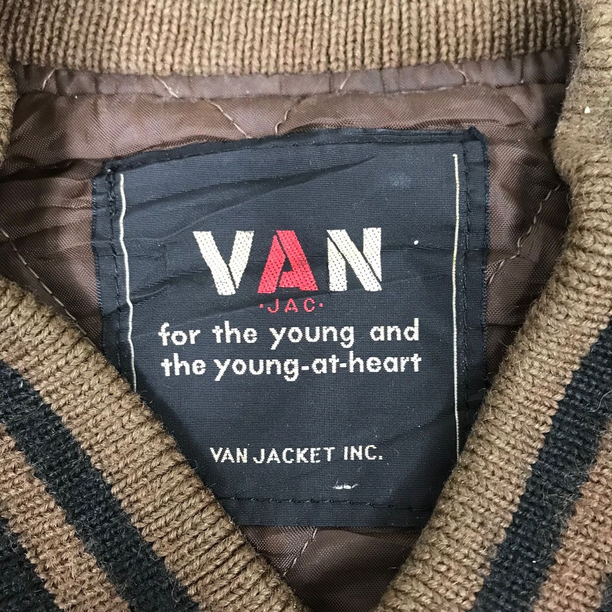 Vintage Vintage VAN JAC Varsity Jacket Leather Sleeve Streetwear Size US XL / EU 56 / 4 - 5 Thumbnail