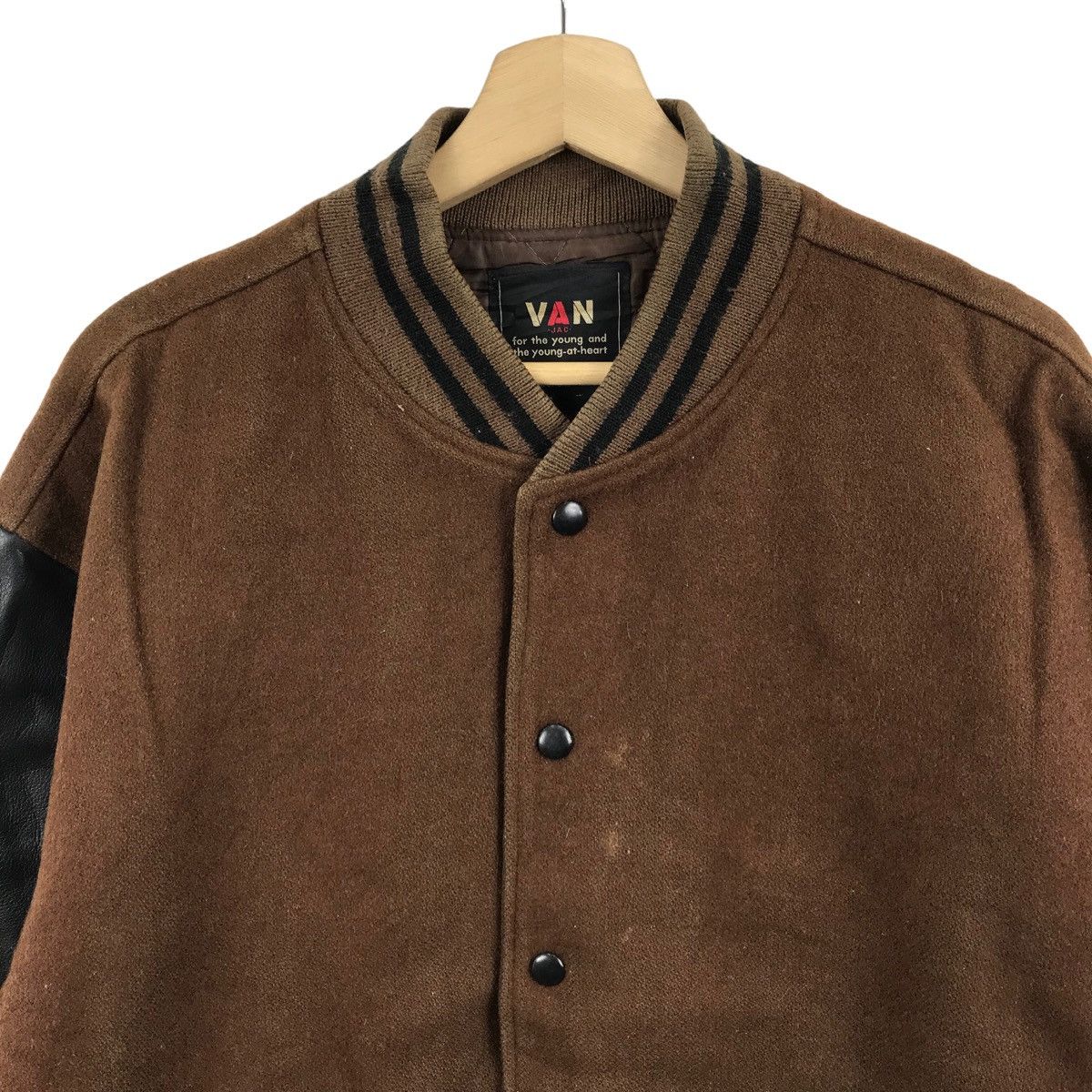 Vintage Vintage VAN JAC Varsity Jacket Leather Sleeve Streetwear Size US XL / EU 56 / 4 - 3 Thumbnail