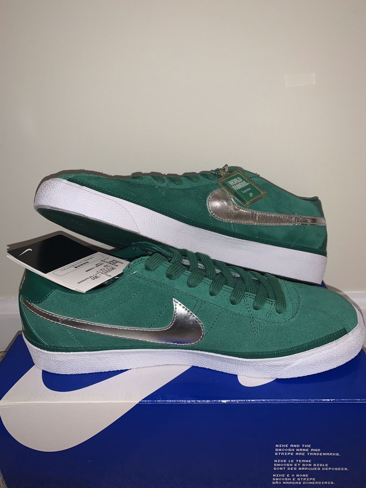 Nike × Supreme 2009 Supreme x Nike SB Bruin Green Low Size US 11.5 / EU 44-45 - 2 Thumbnail