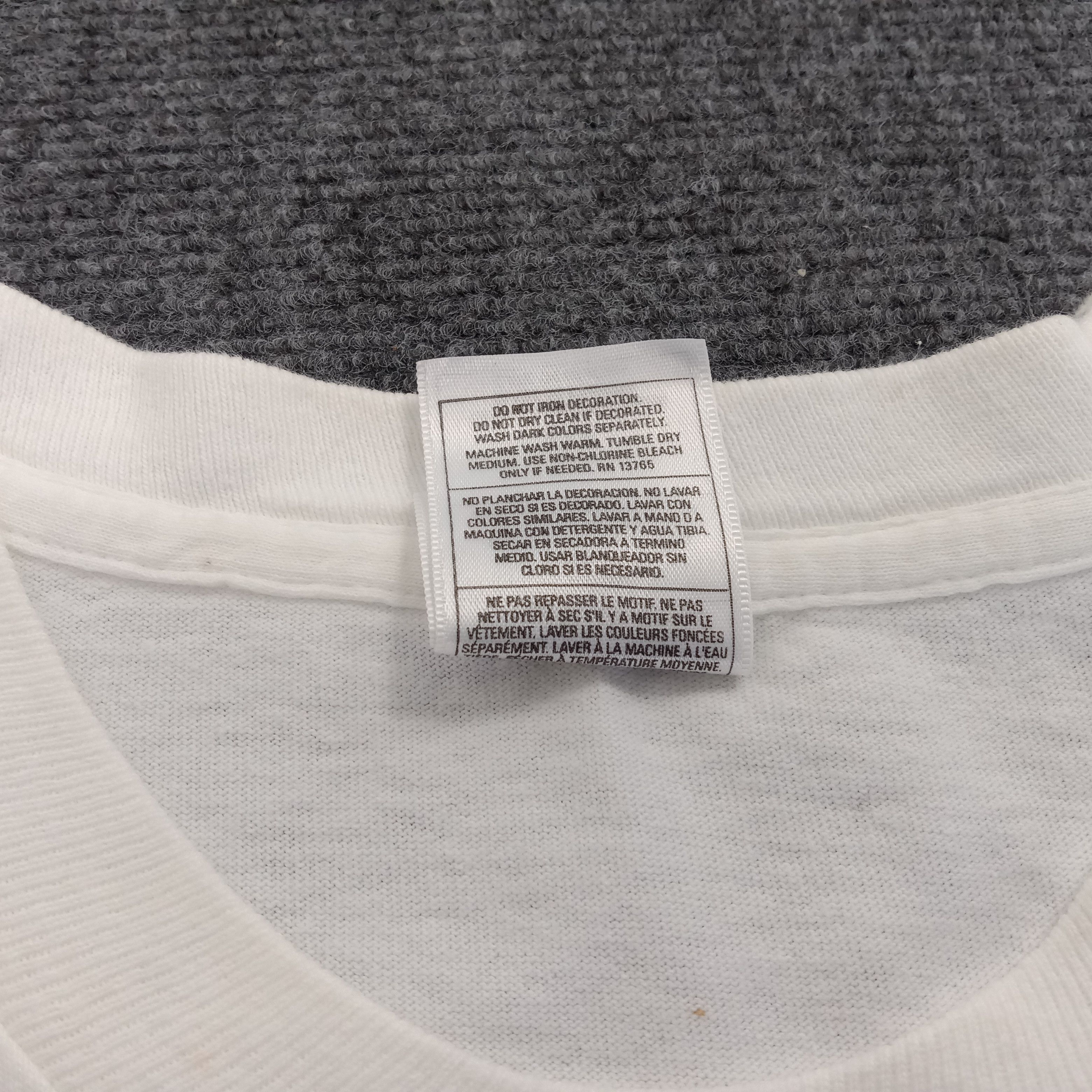 Japanese Brand BIORE Streetwear Skateboard Cosmetic Tshirt Size US XL / EU 56 / 4 - 5 Thumbnail