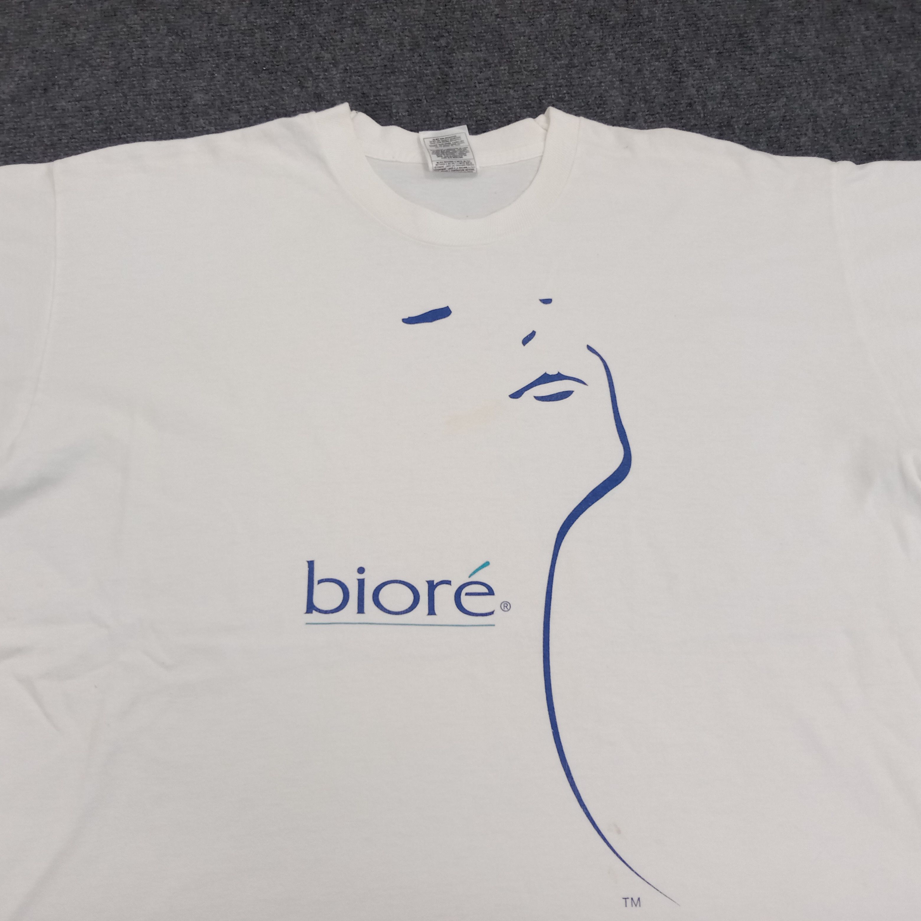 Japanese Brand BIORE Streetwear Skateboard Cosmetic Tshirt Size US XL / EU 56 / 4 - 3 Thumbnail