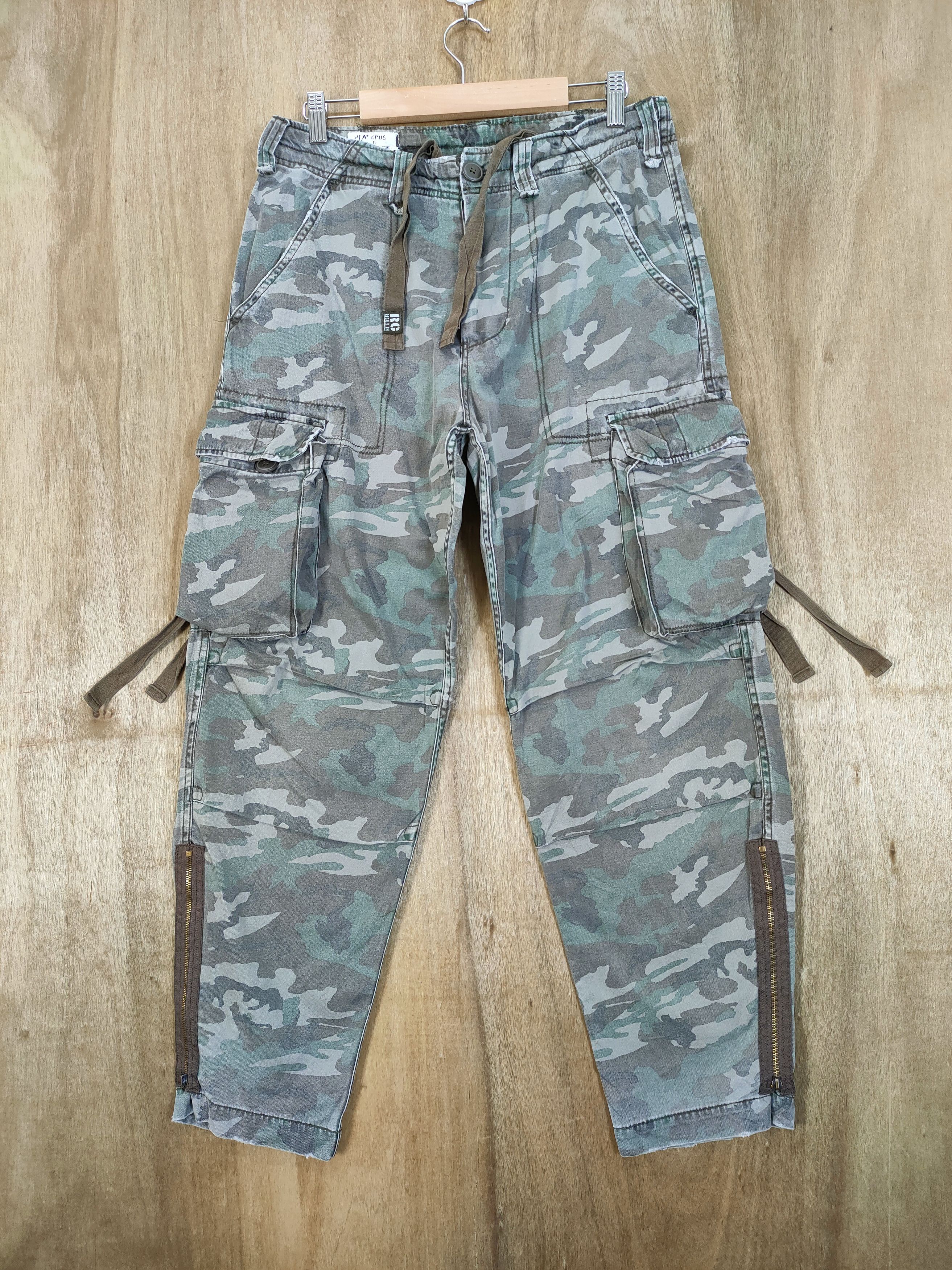 Japanese Brand VINTAGE CAMO BONDAGE FADED CARGO PANTS Size US 30 / EU 46 - 1 Thumbnail