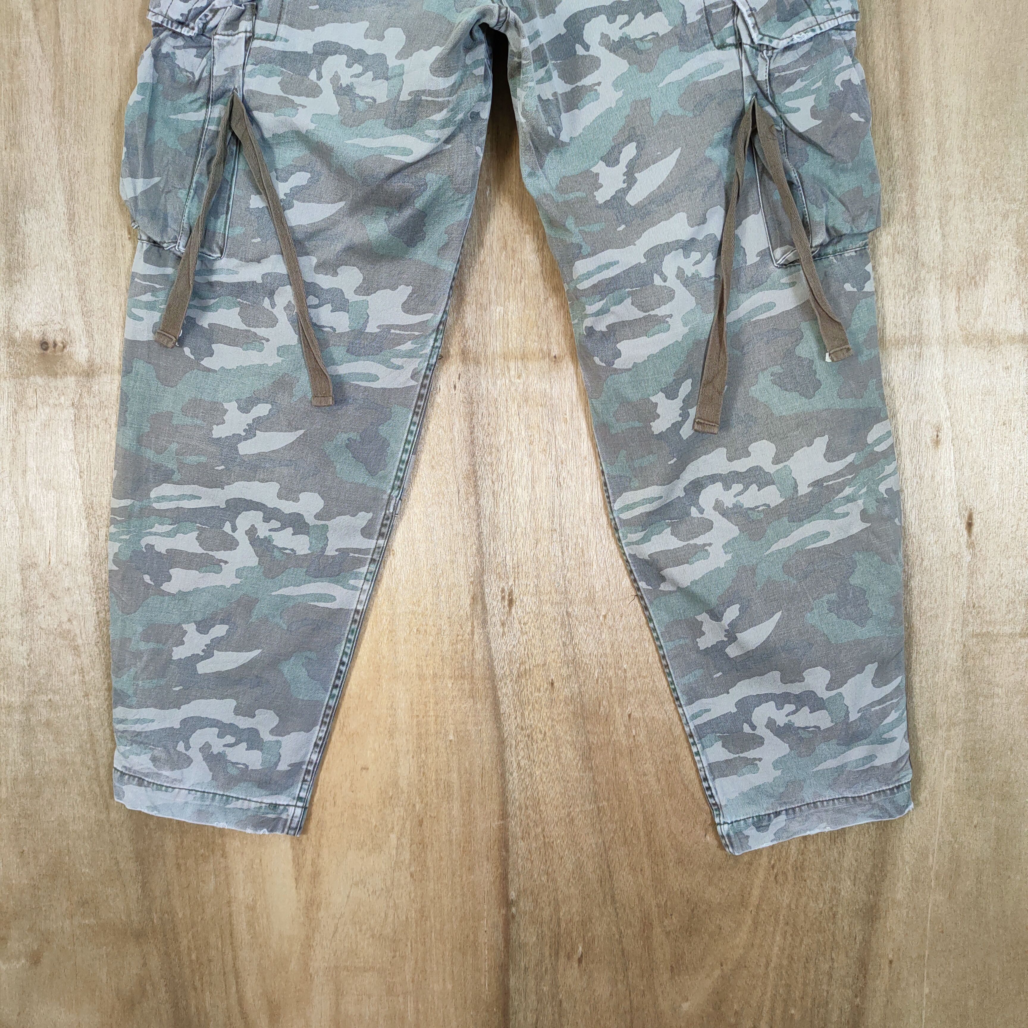 Japanese Brand VINTAGE CAMO BONDAGE FADED CARGO PANTS Size US 30 / EU 46 - 10 Thumbnail