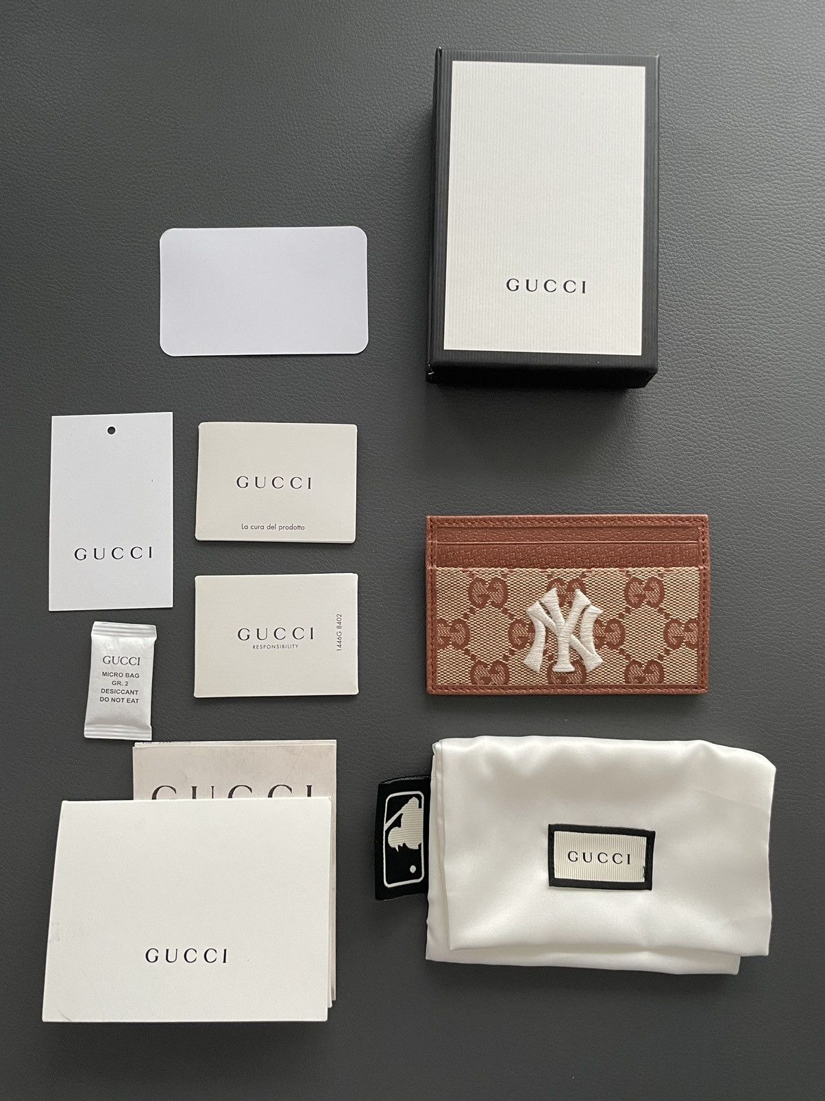 Gucci × New York Yankees Rare Runway Limited Edition Gucci x Yankees Logo Cardholder Size ONE SIZE - 12 Thumbnail