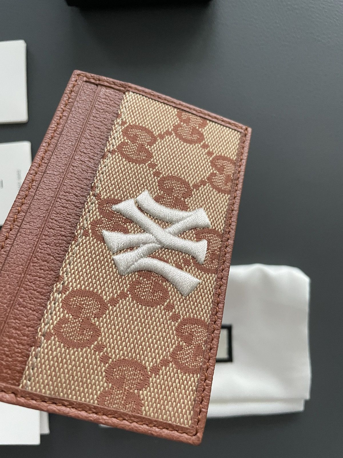 Gucci × New York Yankees Rare Runway Limited Edition Gucci x Yankees Logo Cardholder Size ONE SIZE - 9 Thumbnail