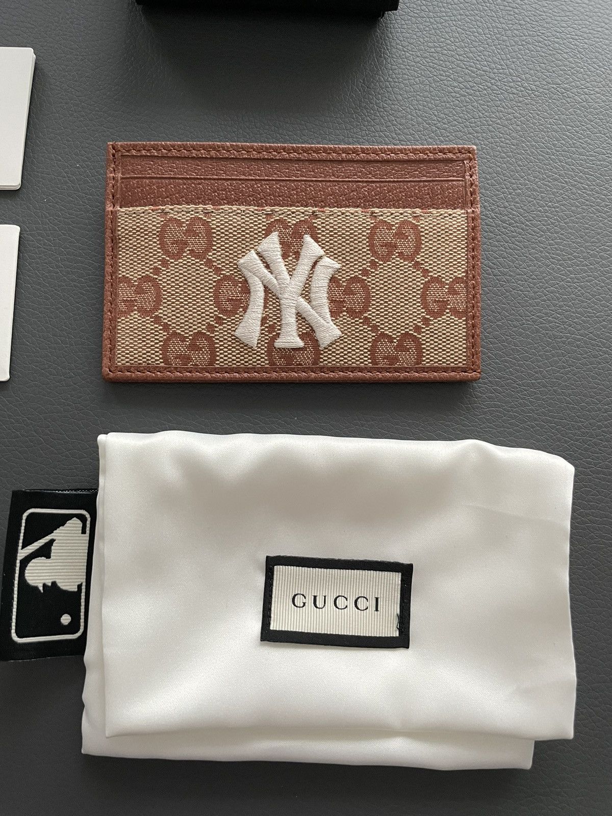 Gucci × New York Yankees Rare Runway Limited Edition Gucci x Yankees Logo Cardholder Size ONE SIZE - 14 Thumbnail