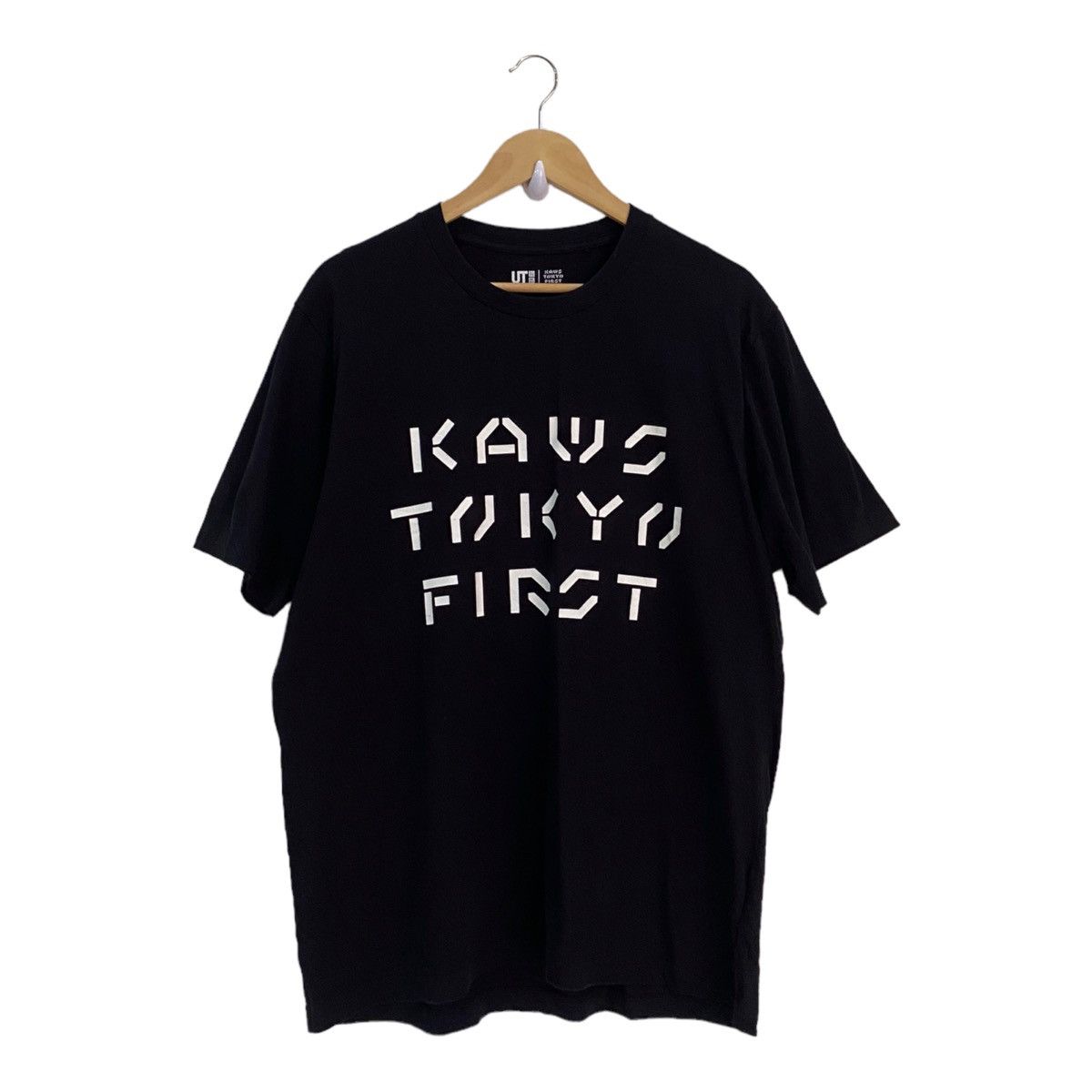 Kaws × Uniqlo UNIQLO KAWS TOKYO FIRST TEE Size US L / EU 52-54 / 3 - 1 Thumbnail