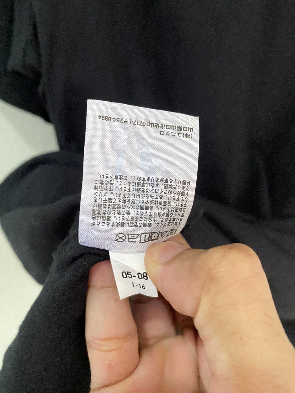 Kaws × Uniqlo UNIQLO KAWS TOKYO FIRST TEE Size US L / EU 52-54 / 3 - 6 Thumbnail