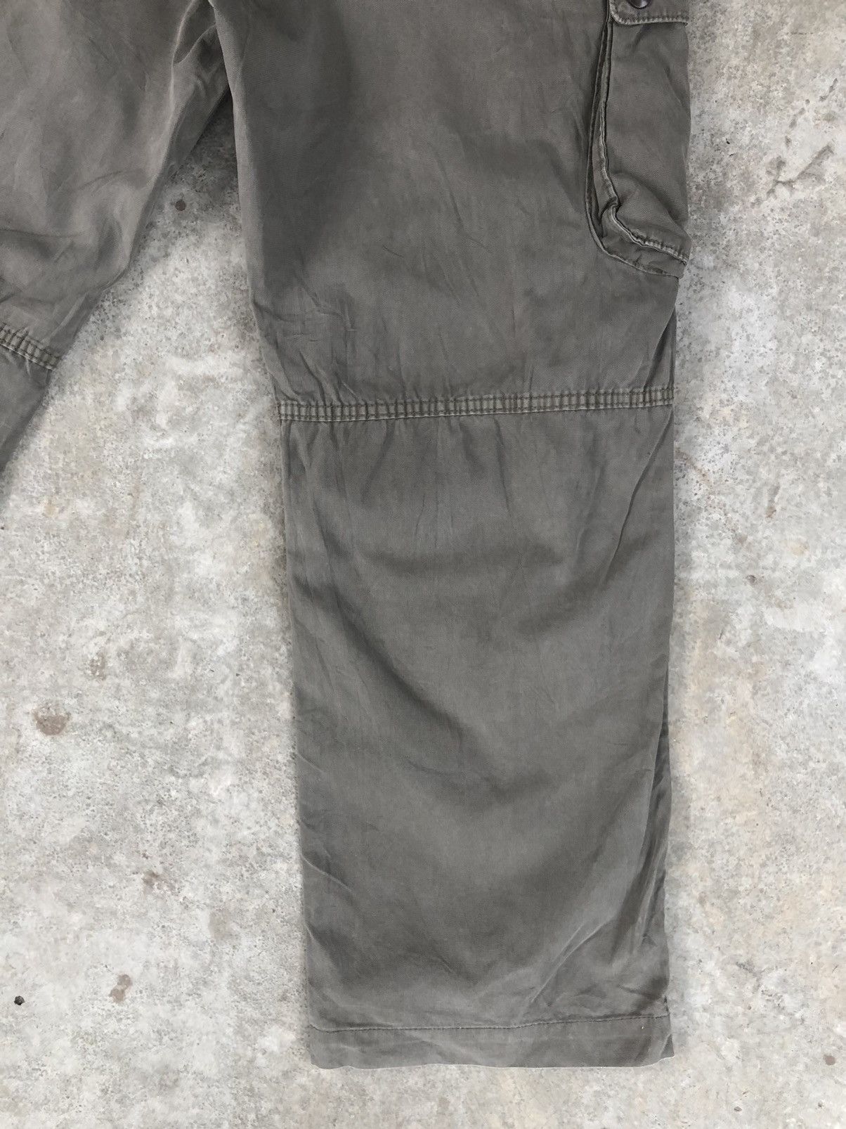 Japanese Brand Uniqlo Cargo Pants Tactical Multipocket Zipper Size US 32 / EU 48 - 11 Thumbnail