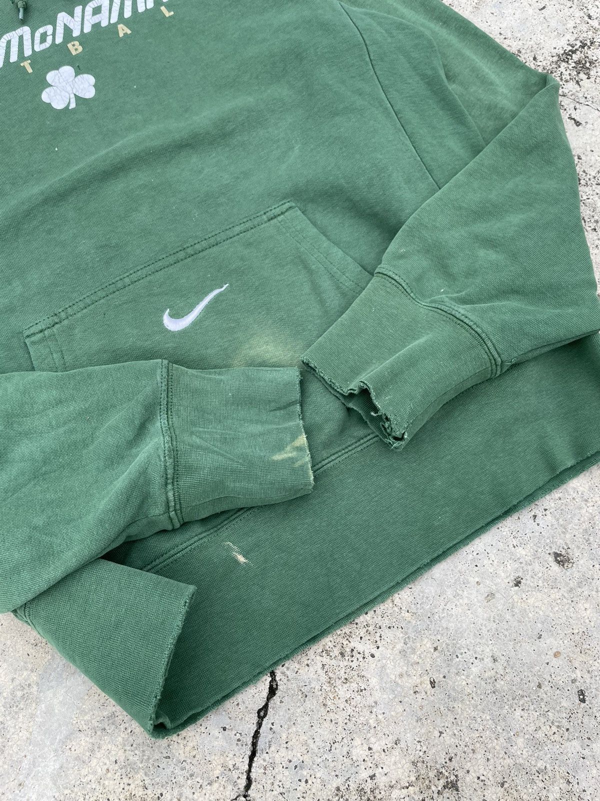 Nike Vintage Distressed NIKE Center Swoosh Hoodie Softball Size US M / EU 48-50 / 2 - 6 Thumbnail