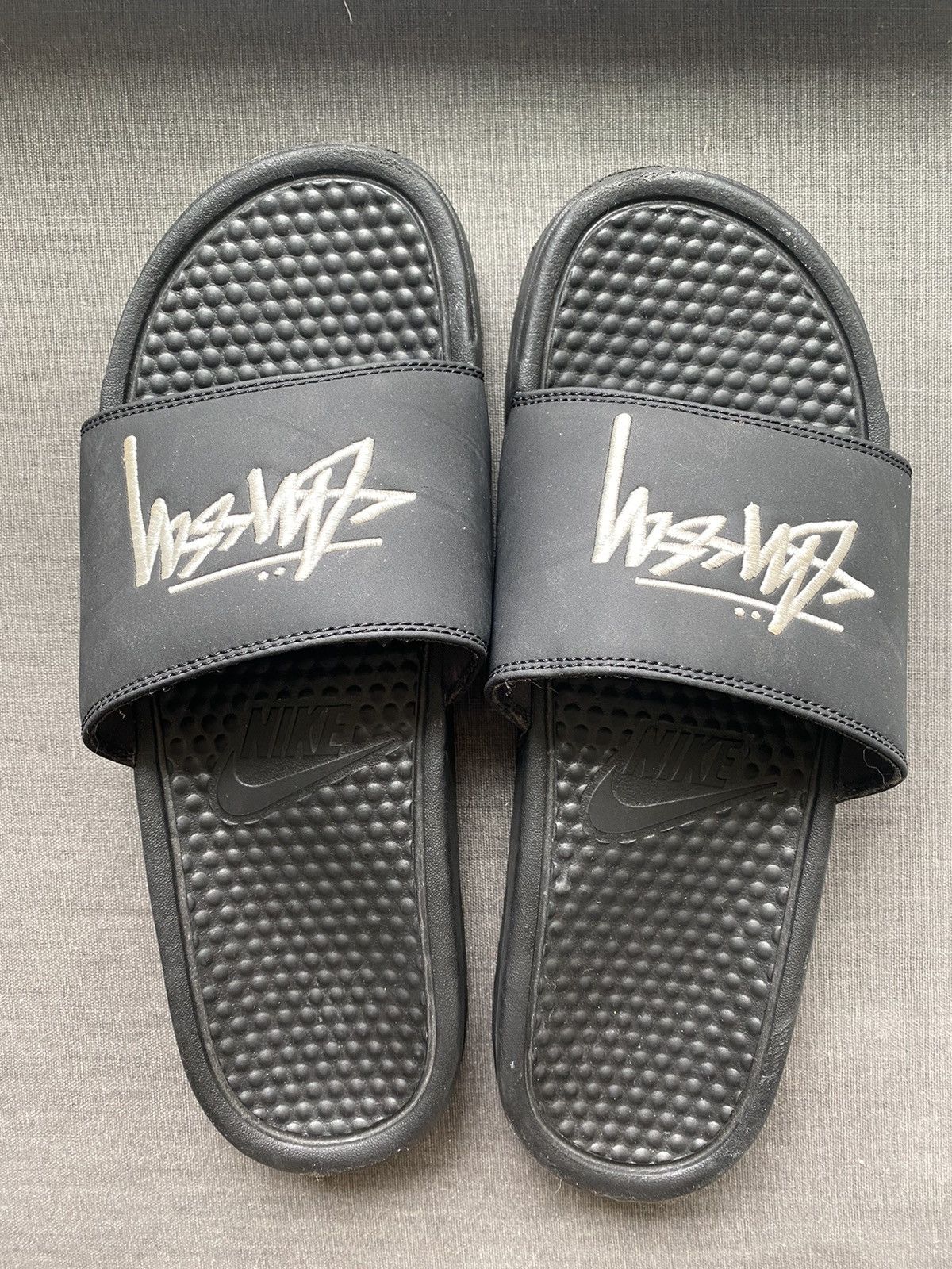 Nike × Stussy Nike stussy benassi black Size US 10 / EU 43 - 7 Thumbnail