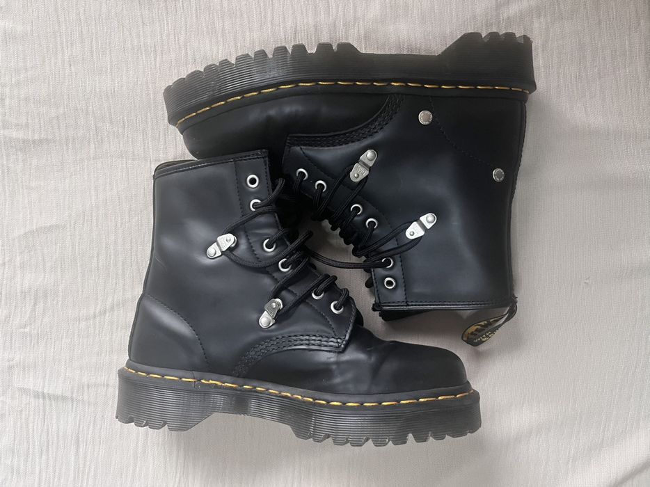 aimelya stud dr martens