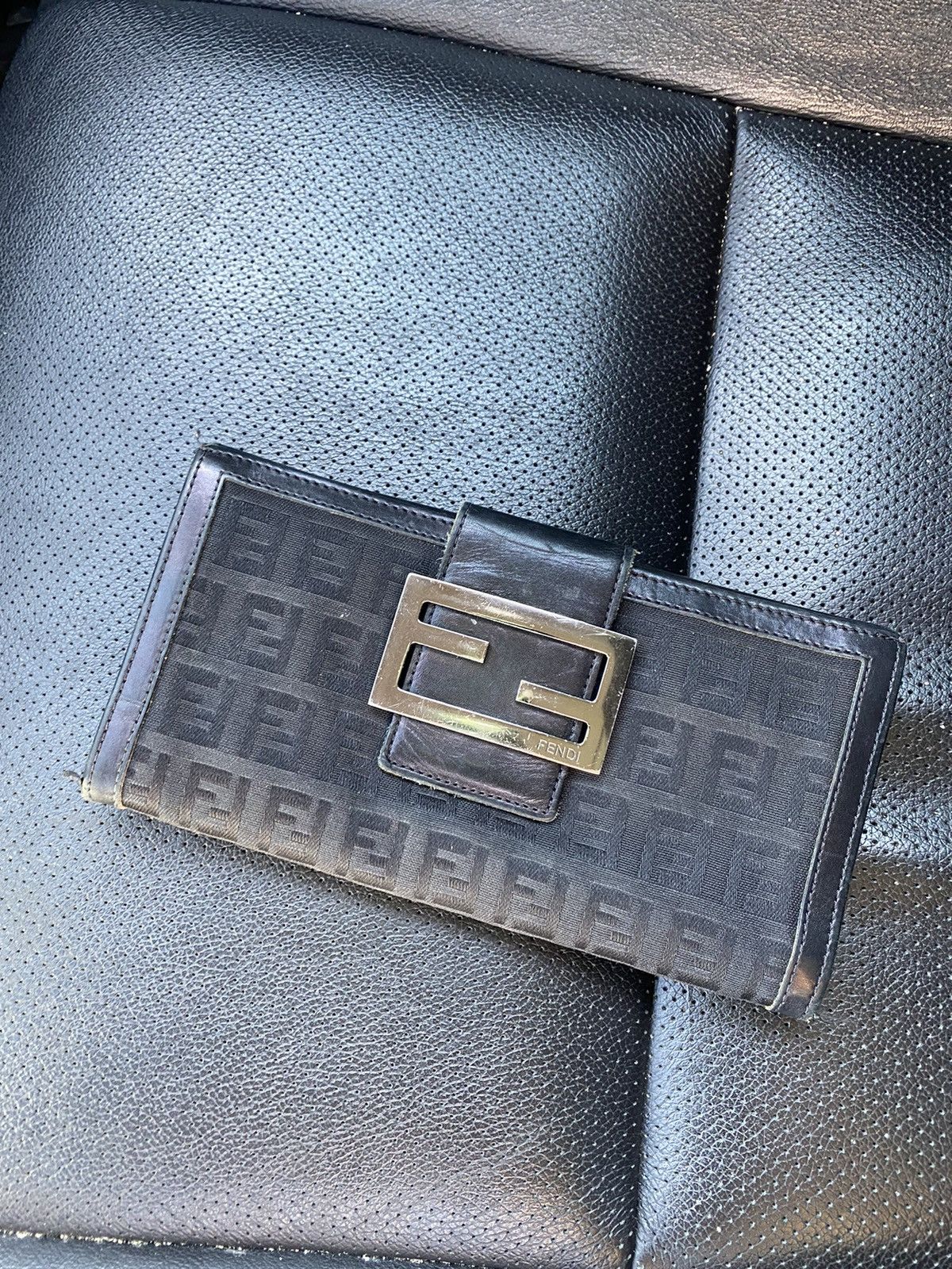 Designer × Fendi VINTAGE FENDI ZUCCA WALLET Size ONE SIZE - 1 Thumbnail