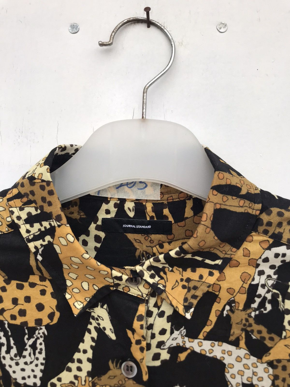 Japanese Brand Journal Standard Giraffe Design Shirt Size US S / EU 44-46 / 1 - 3 Thumbnail