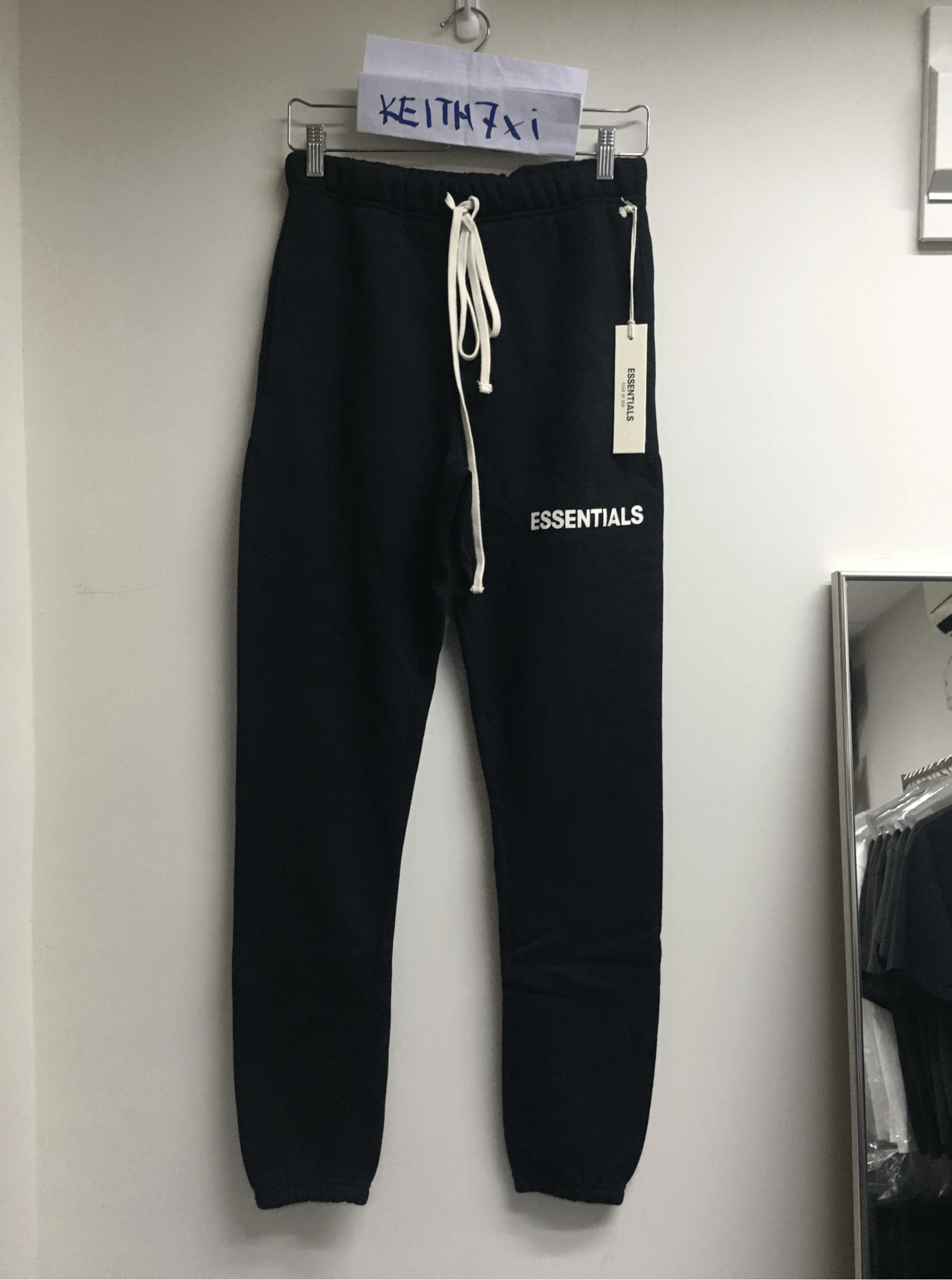 Fear of God Fear of God Essentials Graphic Logo Sweatpants Size XS Size US 30 / EU 46 - 1 Thumbnail