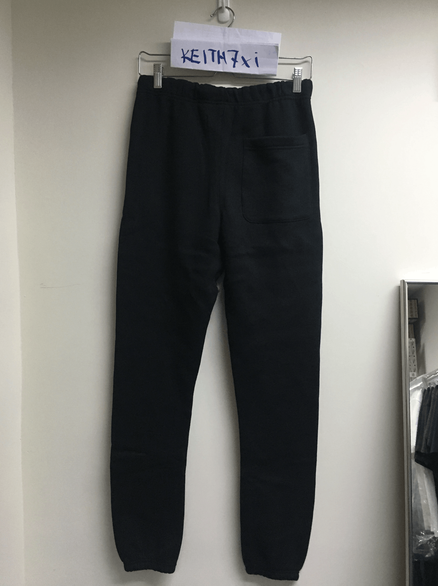 Fear of God Fear of God Essentials Graphic Logo Sweatpants Size XS Size US 30 / EU 46 - 2 Thumbnail