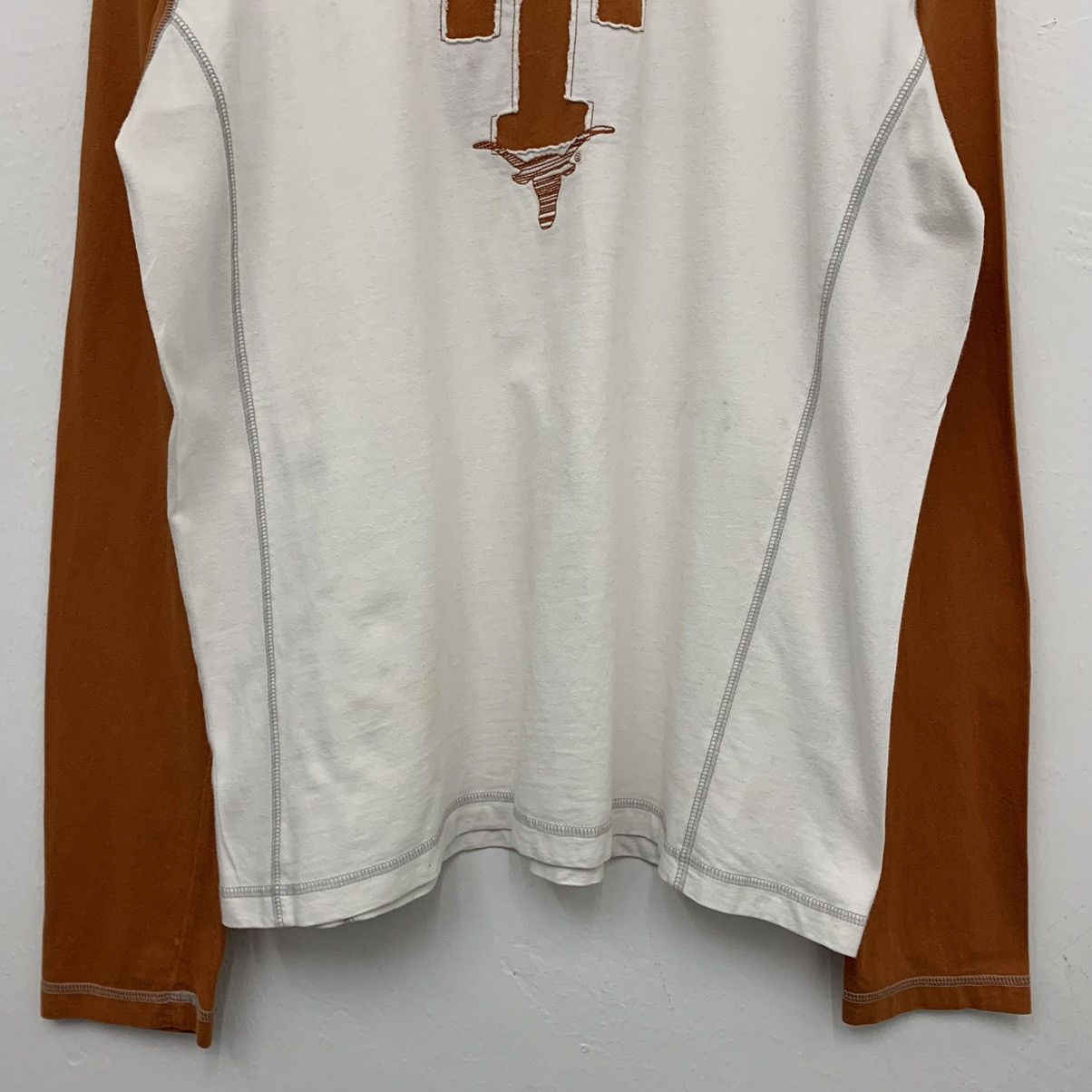 Nike Vintage Nike Center Logo Texas Longhorns Longsleeve Tshirt Size US L / EU 52-54 / 3 - 4 Thumbnail