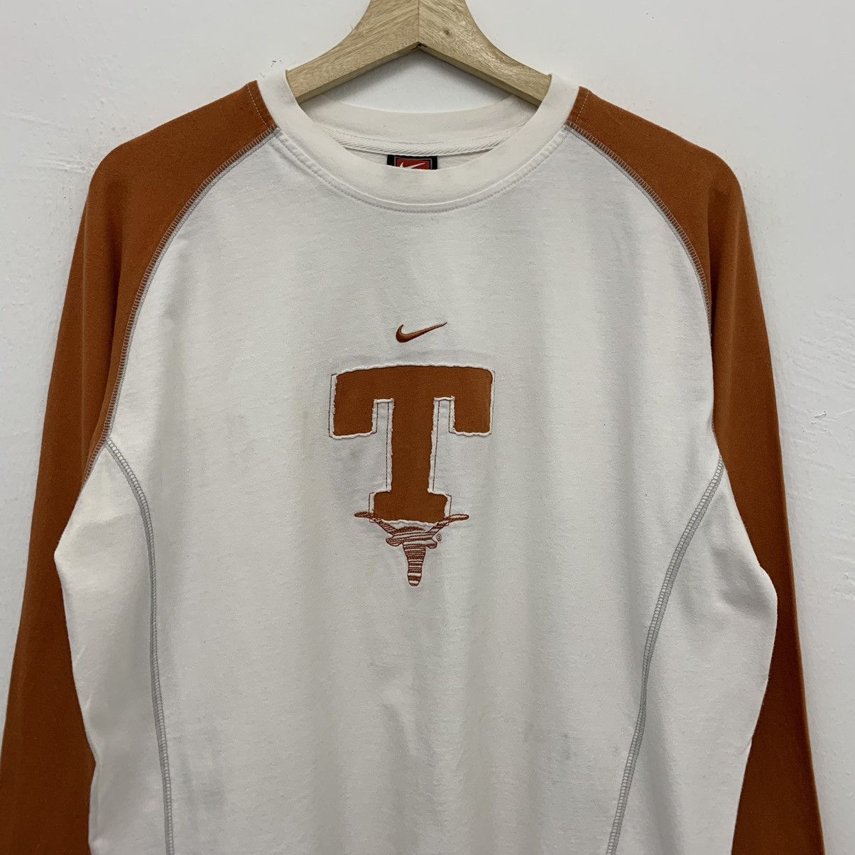 Nike Vintage Nike Center Logo Texas Longhorns Longsleeve Tshirt Size US L / EU 52-54 / 3 - 3 Thumbnail