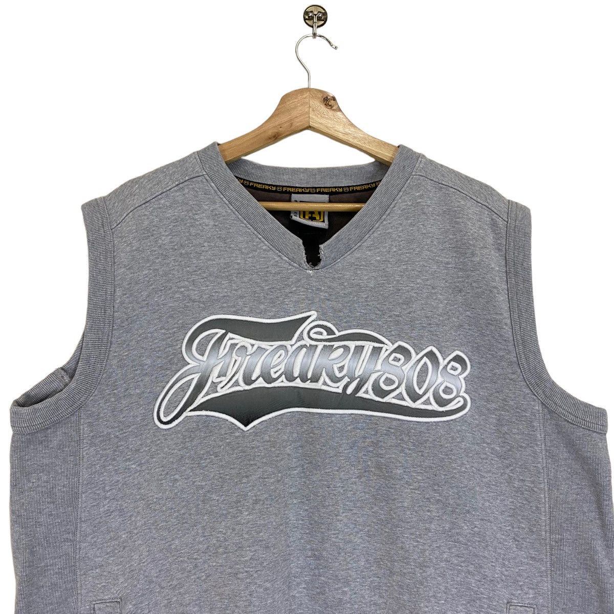 Japanese Brand Vintage Freaky Sleeveless Jumper Size L Size US L / EU 52-54 / 3 - 4 Thumbnail