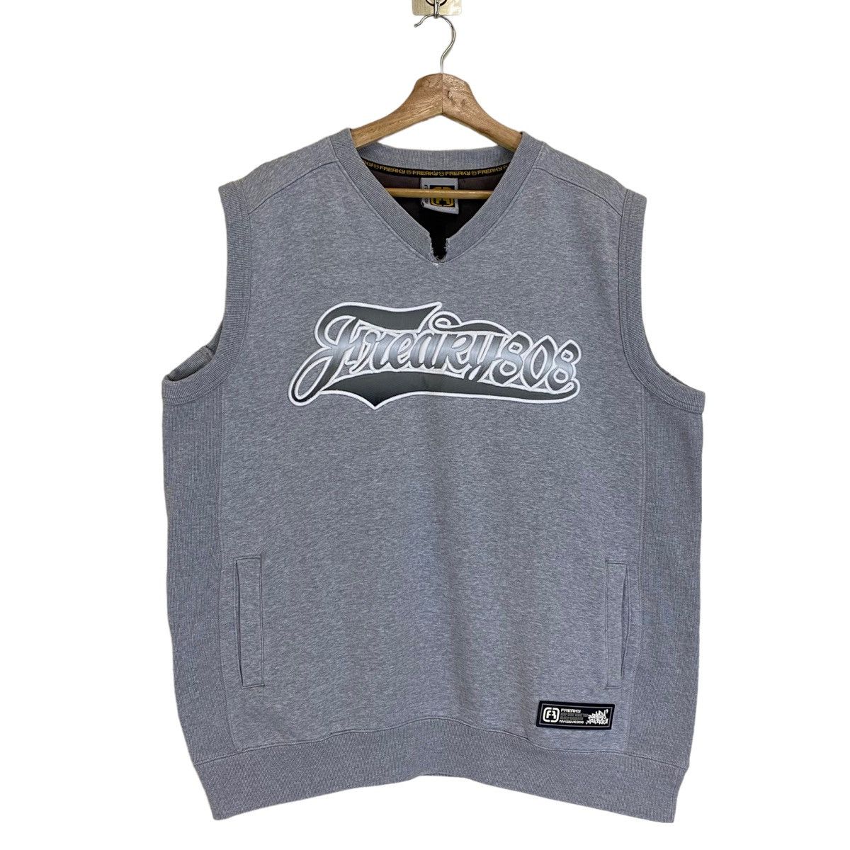 Japanese Brand Vintage Freaky Sleeveless Jumper Size L Size US L / EU 52-54 / 3 - 1 Thumbnail
