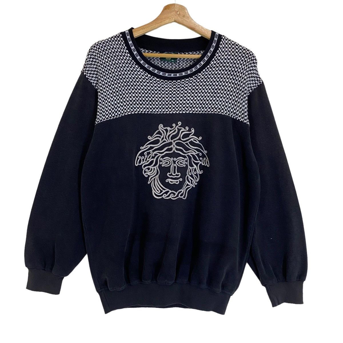 Japanese Brand Vintage 90s Royal Queens Polo Team Crewneck Sweatshirts Size US M / EU 48-50 / 2 - 1 Thumbnail