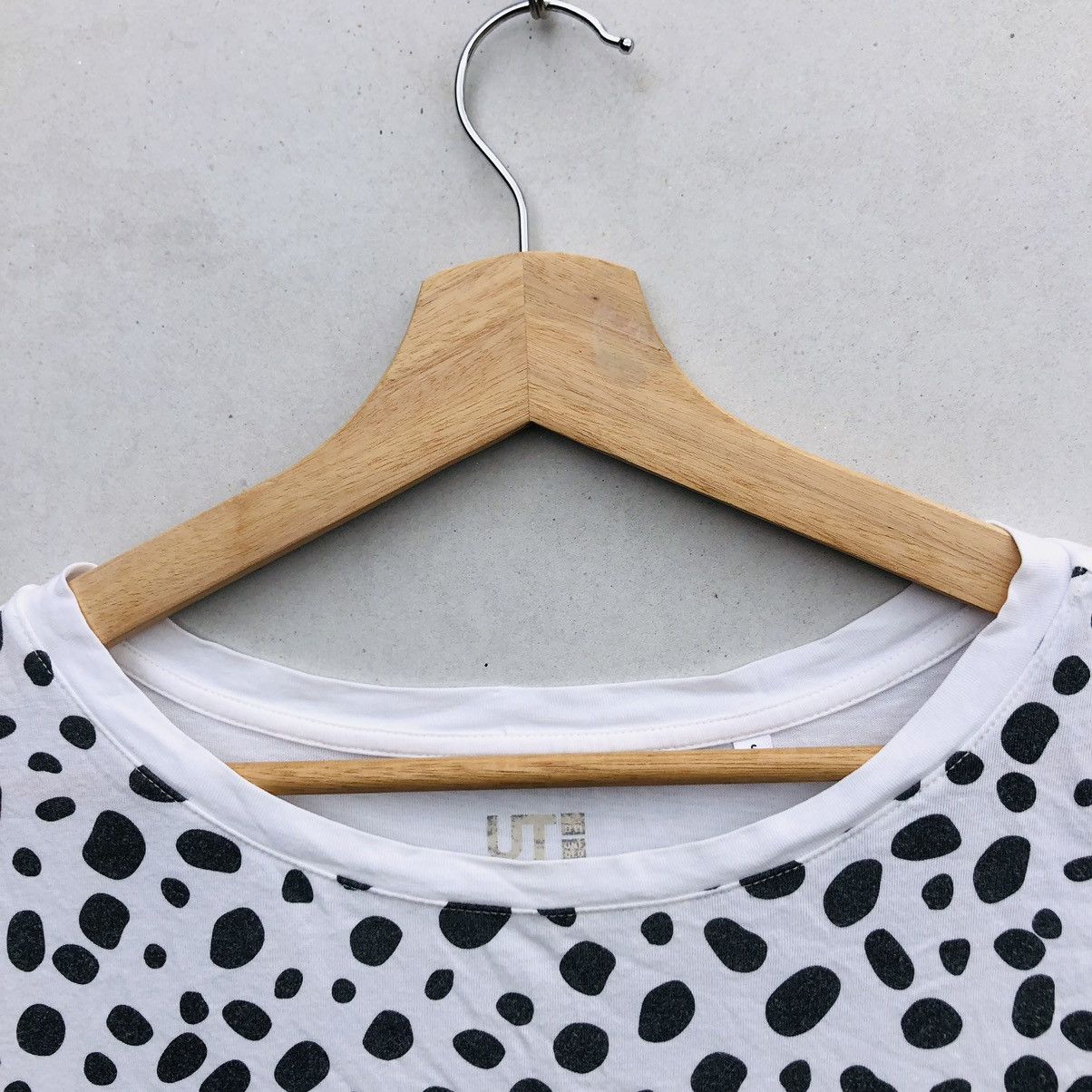 Uniqlo RARE🔥 Cruella Devil Size S / US 4 / IT 40 - 2 Thumbnail