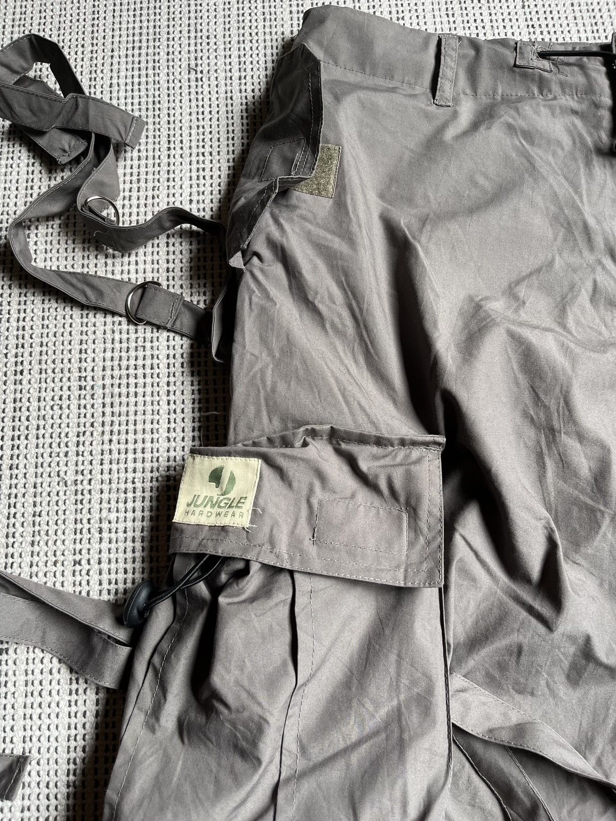 Japanese Brand Rare 🔥 Jungle Hardwear parachute bondage cargo pants Size US 31 - 3 Thumbnail