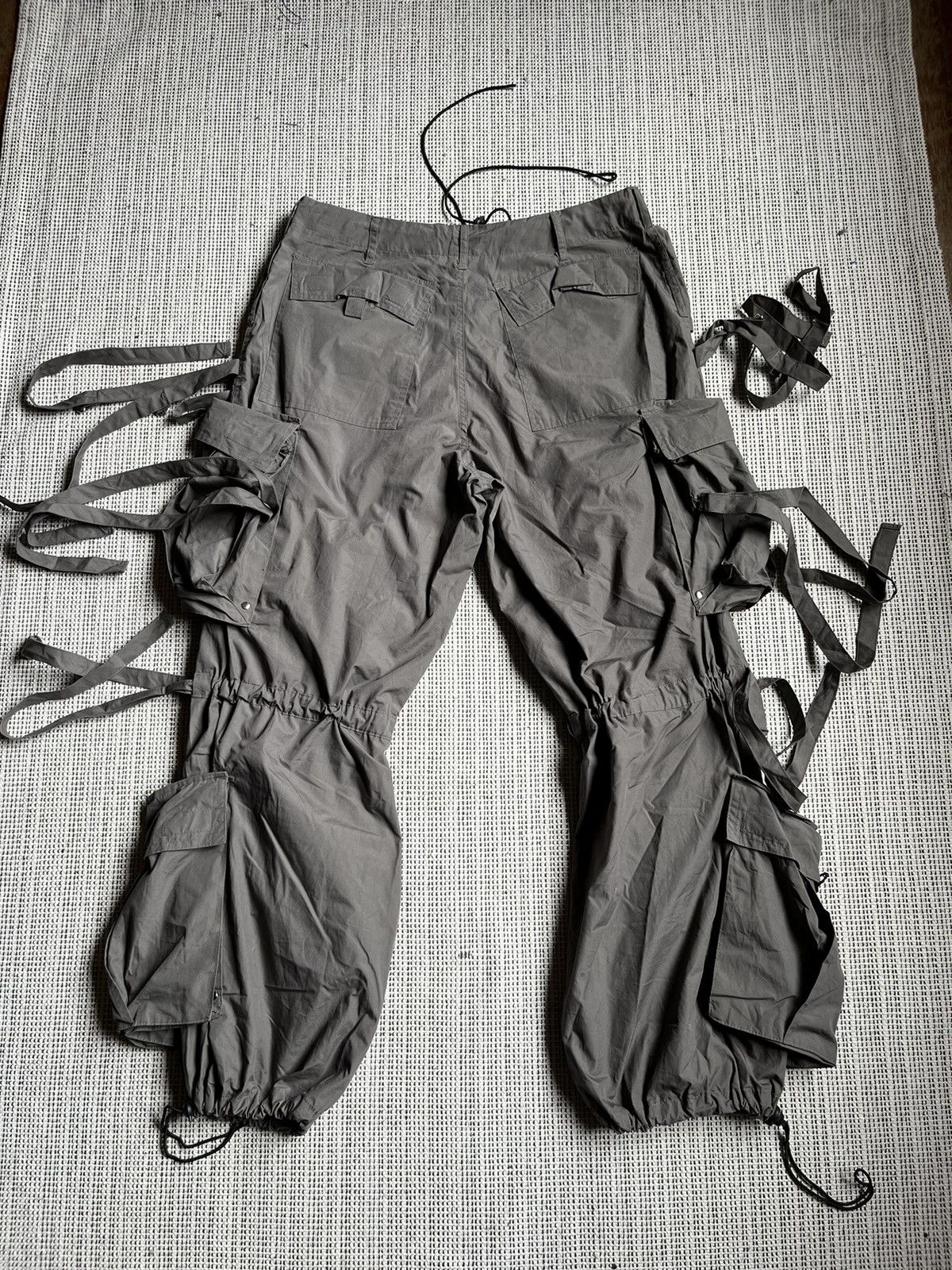 Japanese Brand Rare 🔥 Jungle Hardwear parachute bondage cargo pants Size US 31 - 2 Thumbnail