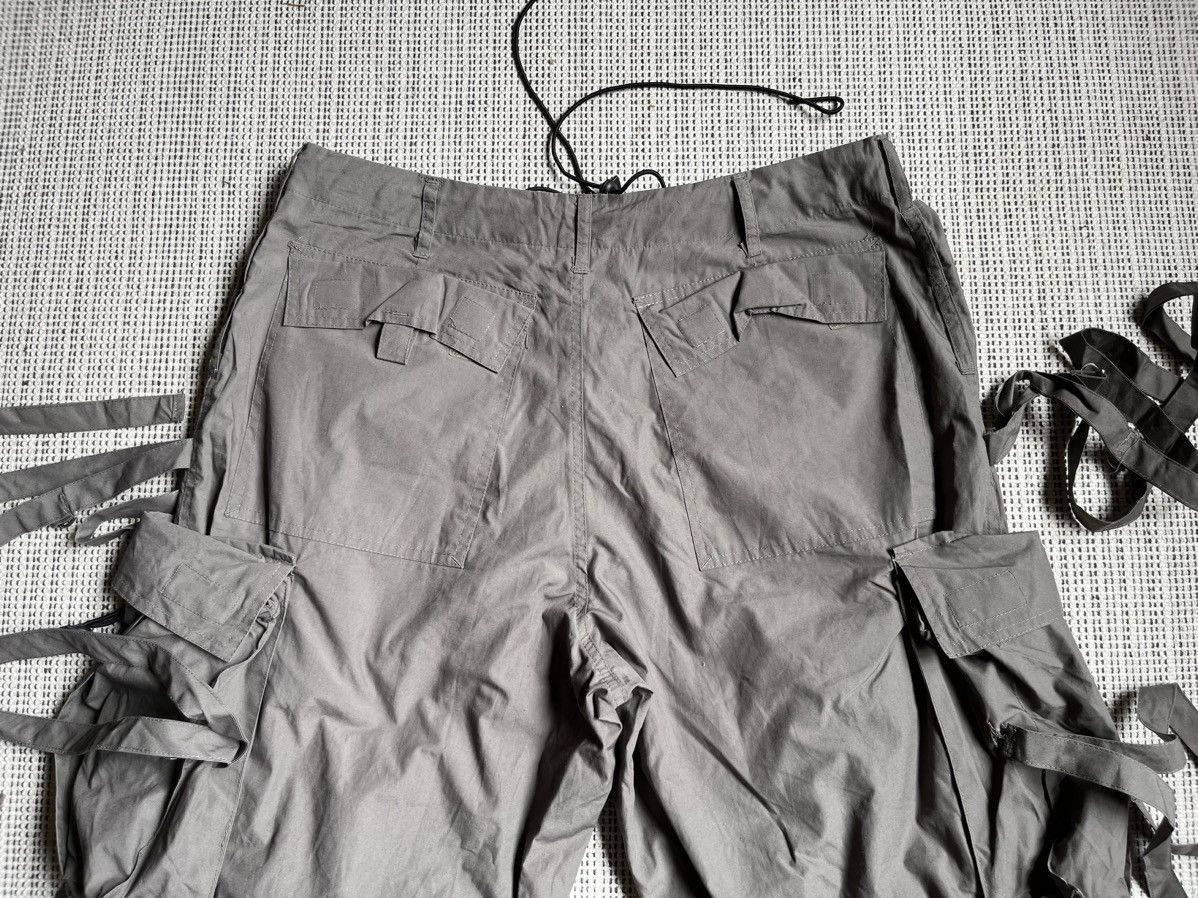 Japanese Brand Rare 🔥 Jungle Hardwear parachute bondage cargo pants Size US 31 - 7 Thumbnail