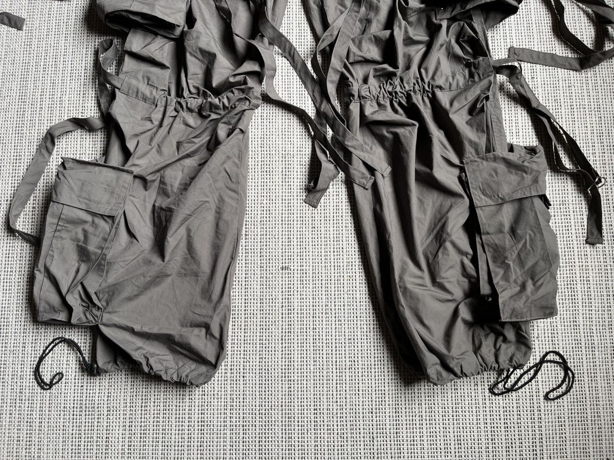 Japanese Brand Rare 🔥 Jungle Hardwear parachute bondage cargo pants Size US 31 - 5 Thumbnail