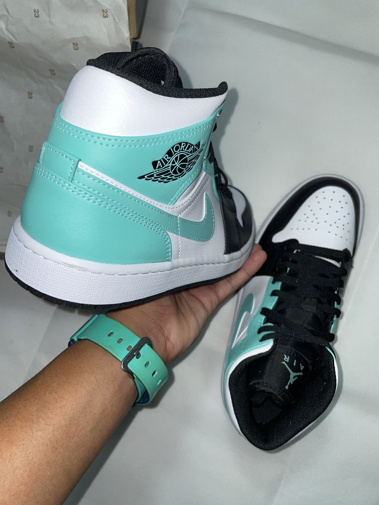 Nike Air jordan 1 Mid igloo nike turqoise tropical twist diamond Size US 9 / EU 42 - 6 Thumbnail