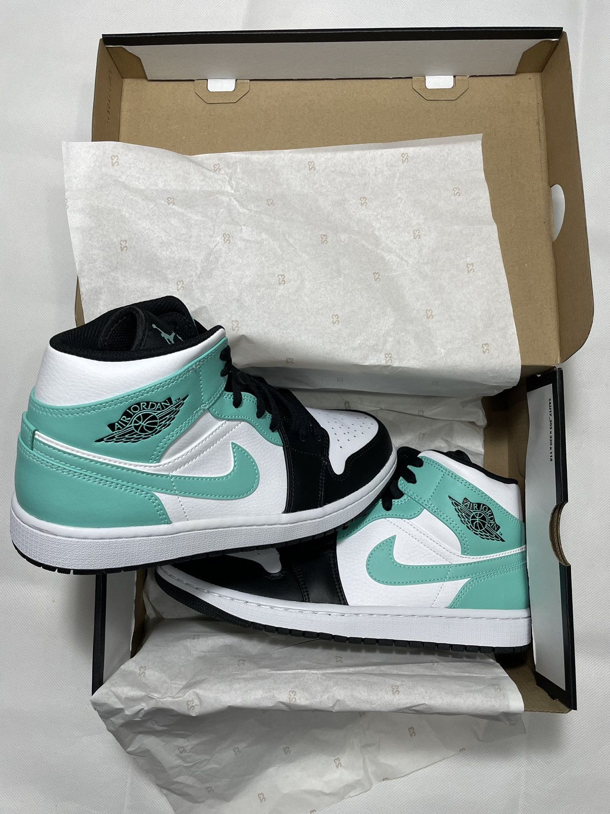 Nike Air jordan 1 Mid igloo nike turqoise tropical twist diamond Size US 9 / EU 42 - 15 Thumbnail