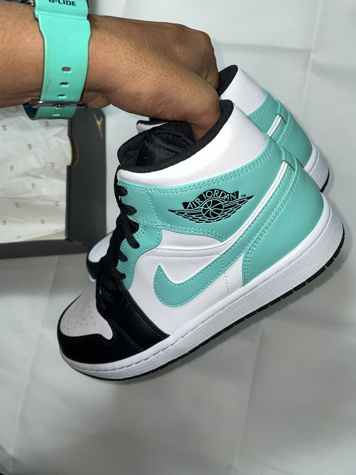 Nike Air jordan 1 Mid igloo nike turqoise tropical twist diamond Size US 9 / EU 42 - 8 Thumbnail