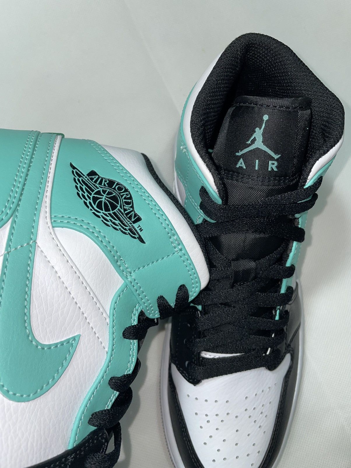 Nike Air jordan 1 Mid igloo nike turqoise tropical twist diamond Size US 9 / EU 42 - 9 Thumbnail