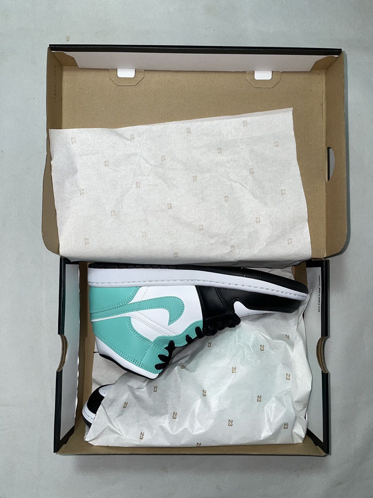 Nike Air jordan 1 Mid igloo nike turqoise tropical twist diamond Size US 9 / EU 42 - 3 Thumbnail