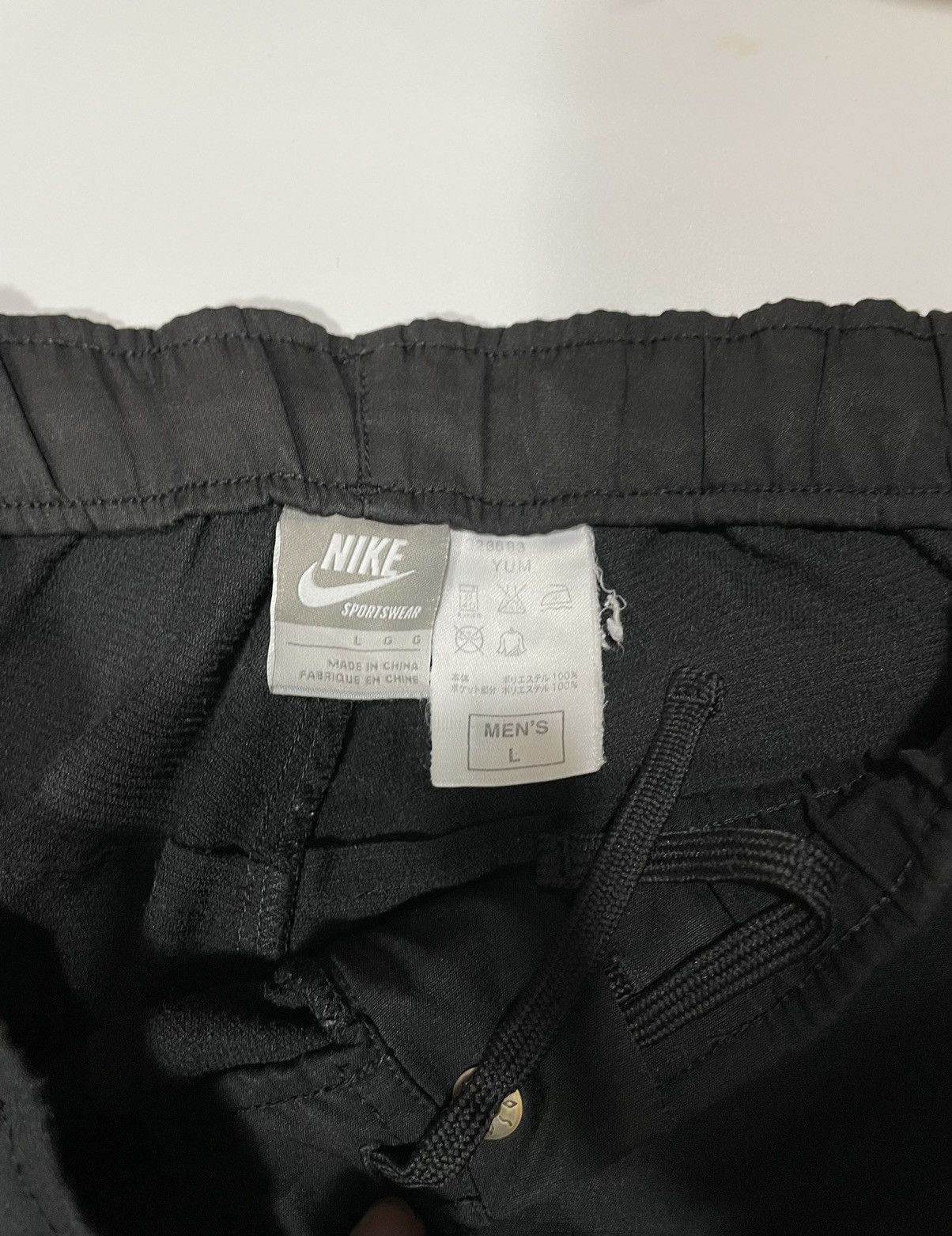 Vintage Vintage Nike Cargo Nylon y2k 90s side pocket quater short Size US 32 / EU 48 - 4 Thumbnail