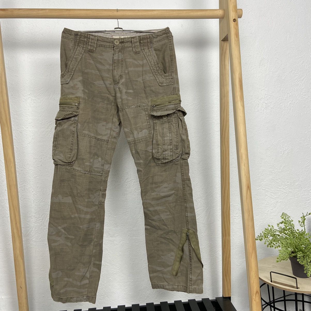 Japanese Brand MULTIPOCKET TACTICAL CARGO BONDAGE PANTS 3207 Size US 33 - 3 Thumbnail