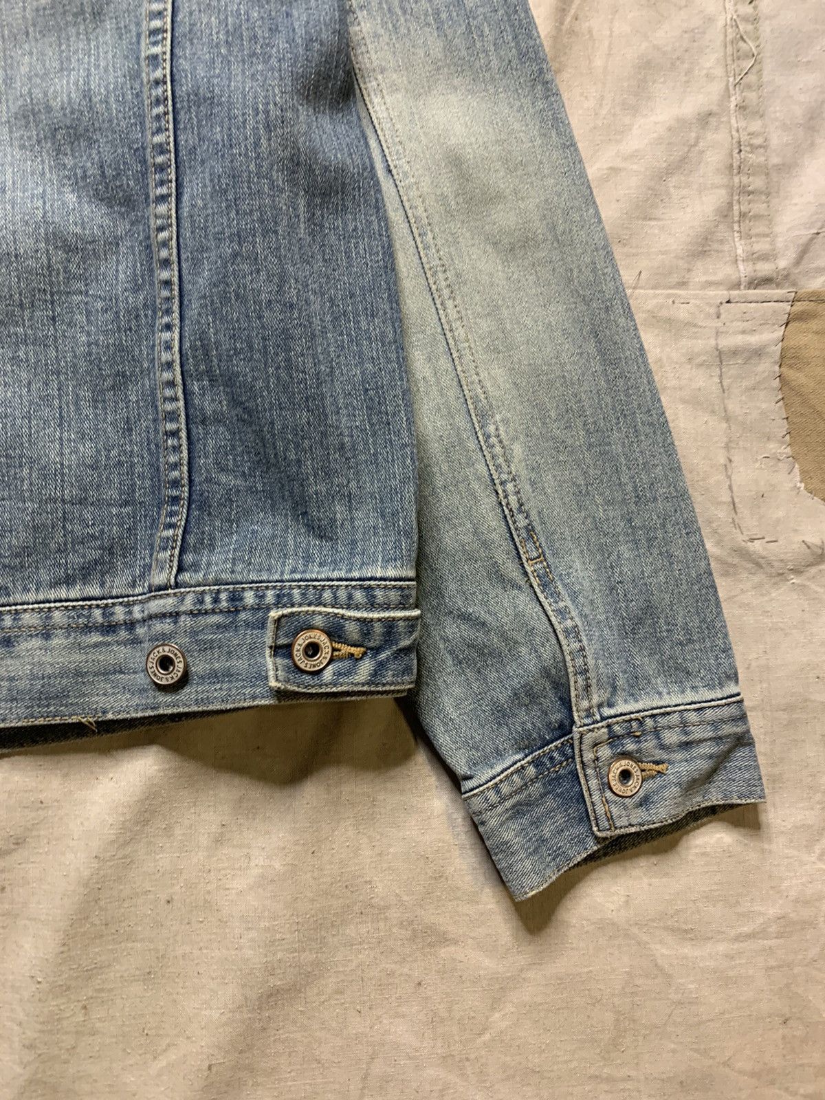 Japanese Brand Vintage Y2K Stonewashed Denim Jacket Size US L / EU 52-54 / 3 - 12 Thumbnail