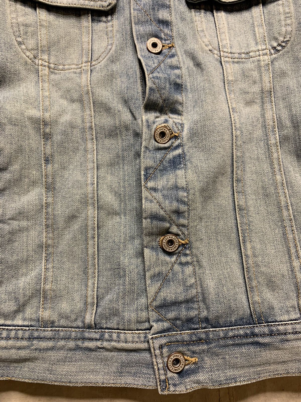 Japanese Brand Vintage Y2K Stonewashed Denim Jacket Size US L / EU 52-54 / 3 - 7 Thumbnail