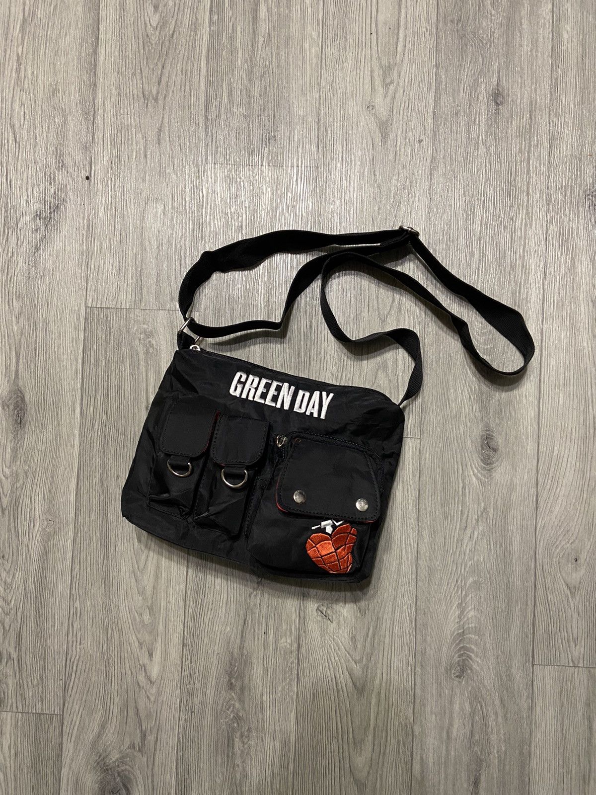 Japanese Brand Y2K Green Day Multipocket Crossbody Bag Size ONE SIZE - 1 Thumbnail