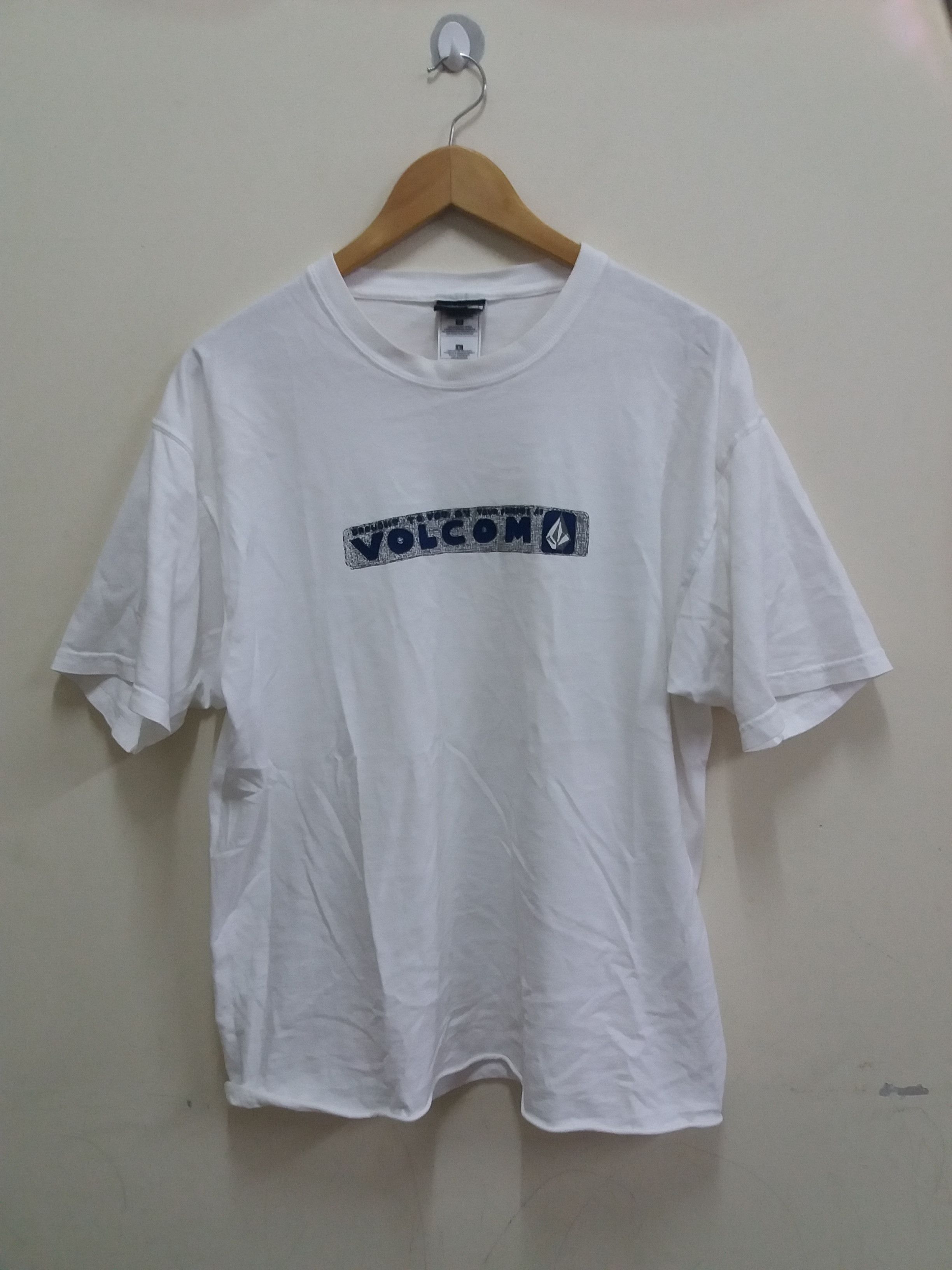Vintage Vintage Volcom Stone streetwear/skateboarding t-shirt Size US L / EU 52-54 / 3 - 1 Thumbnail