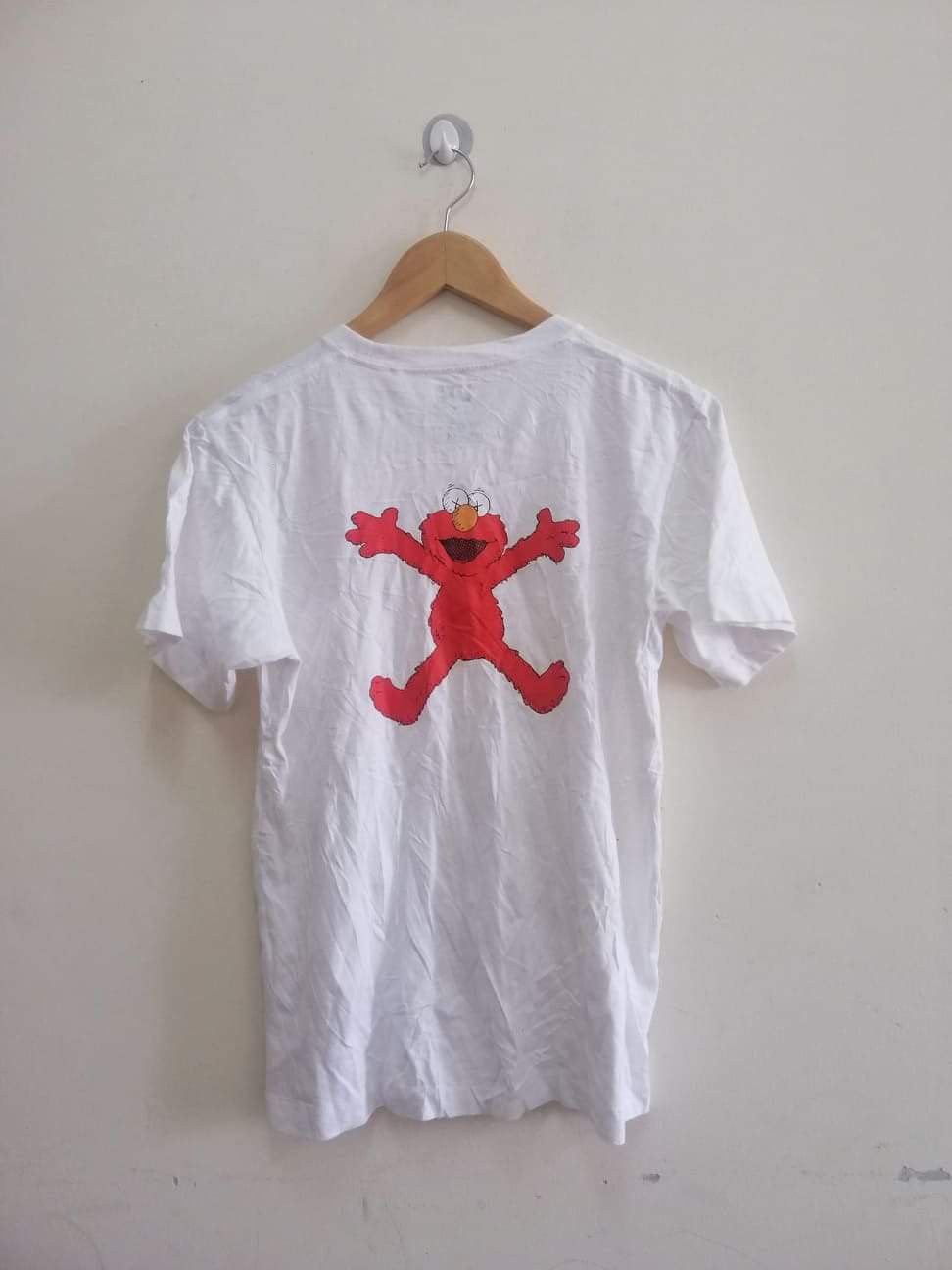 Japanese Brand Uniqlo Kaws Sesame Street t-shirt Size US S / EU 44-46 / 1 - 6 Thumbnail