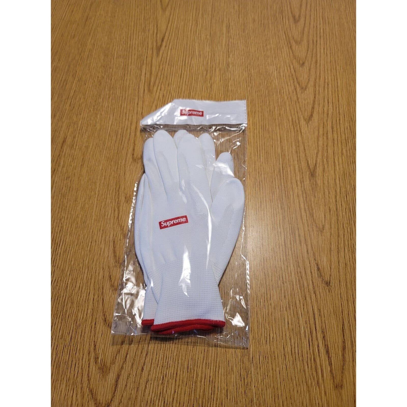 Supreme Windstopper Zip Gloves FW24 Taupe Brand New | Grailed