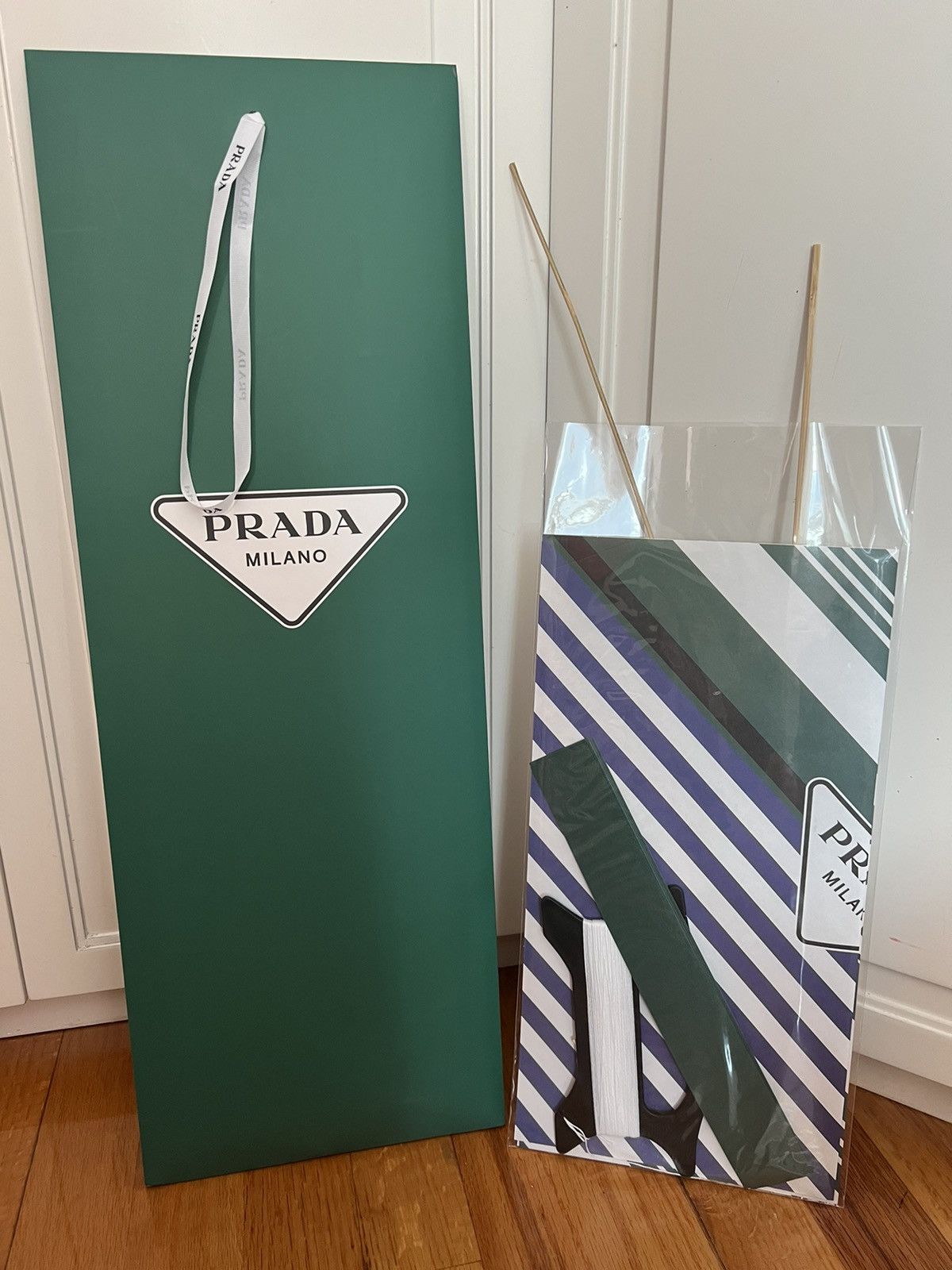 Prada Rare!! Prada VIP pinstripes Kite Kit Gift Set Size ONE SIZE - 3 Thumbnail
