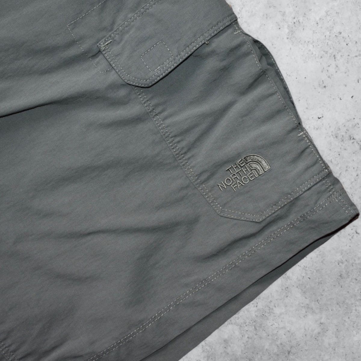 The North Face Vintage The North Face Cargo Shorts (L) Size US 34 / EU 50 - 3 Thumbnail