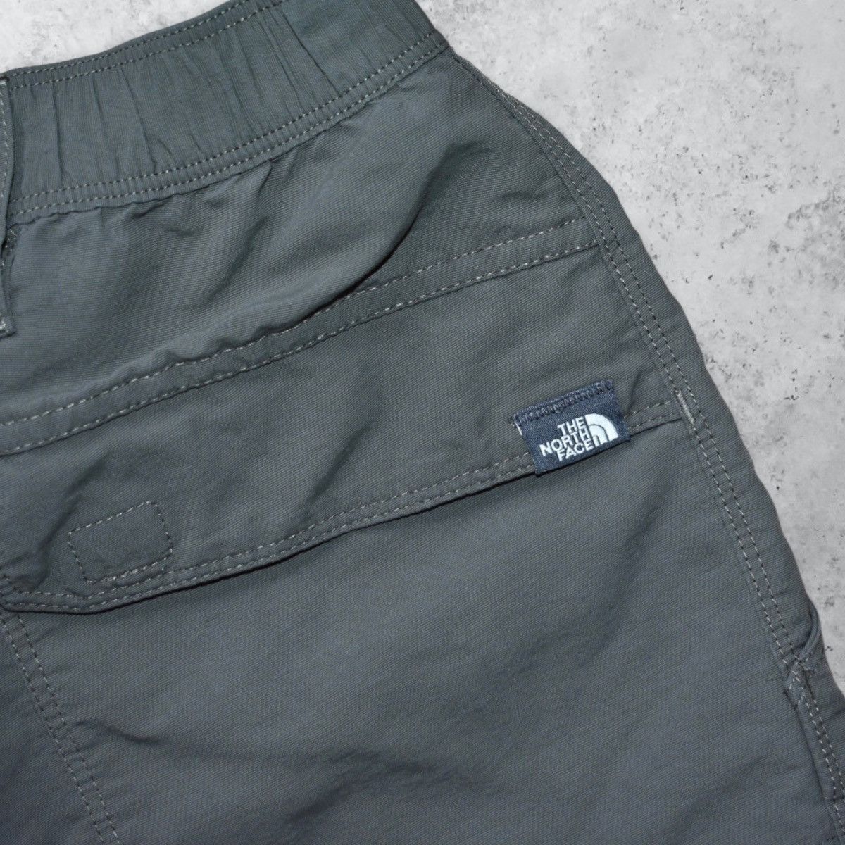 The North Face Vintage The North Face Cargo Shorts (L) Size US 34 / EU 50 - 5 Thumbnail
