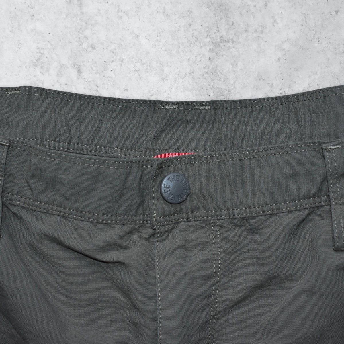 The North Face Vintage The North Face Cargo Shorts (L) Size US 34 / EU 50 - 4 Thumbnail