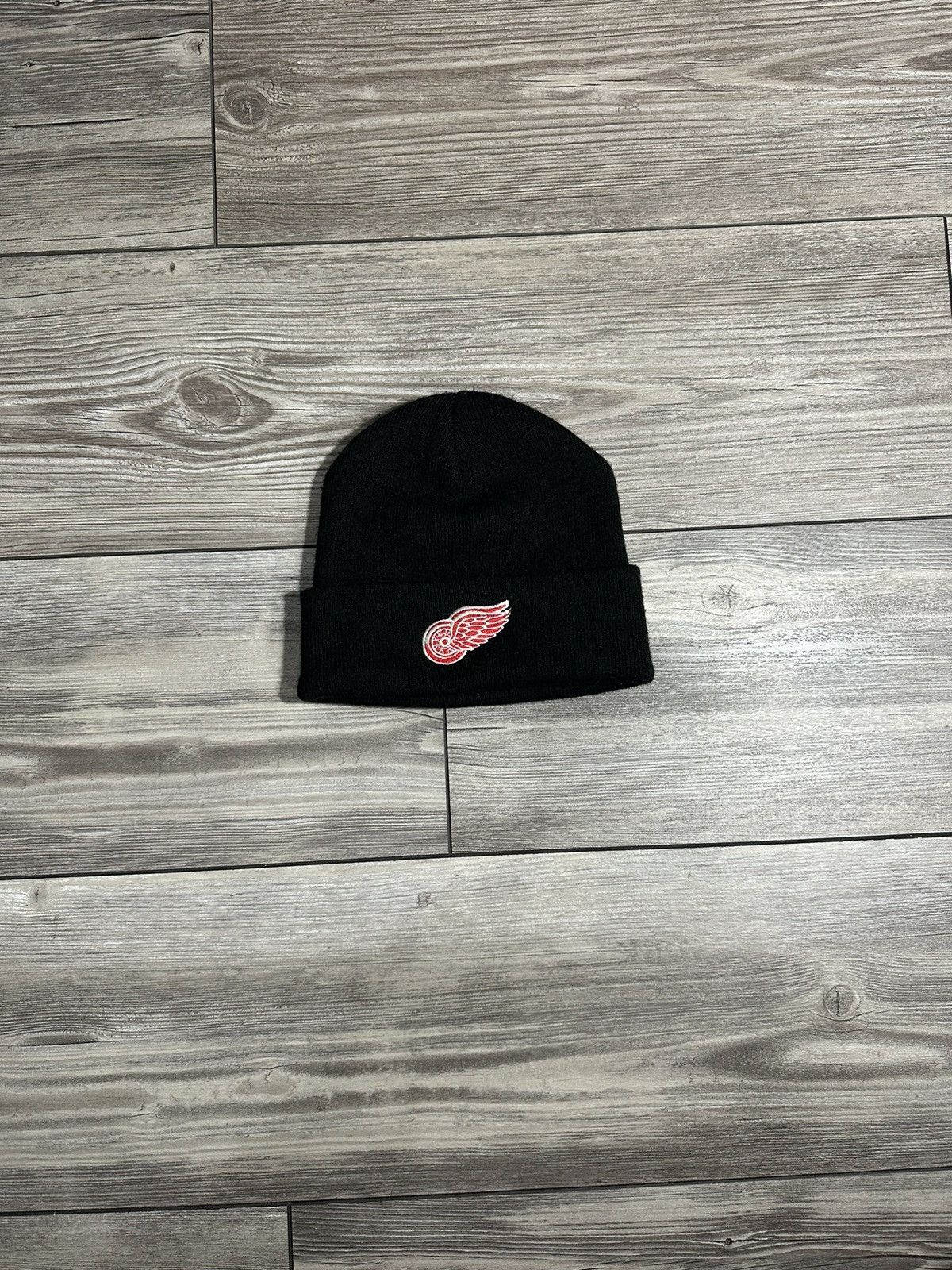 American Needle × NHL × Vintage Vintage Detroit Red Wings Beanie Size ONE SIZE - 1 Thumbnail