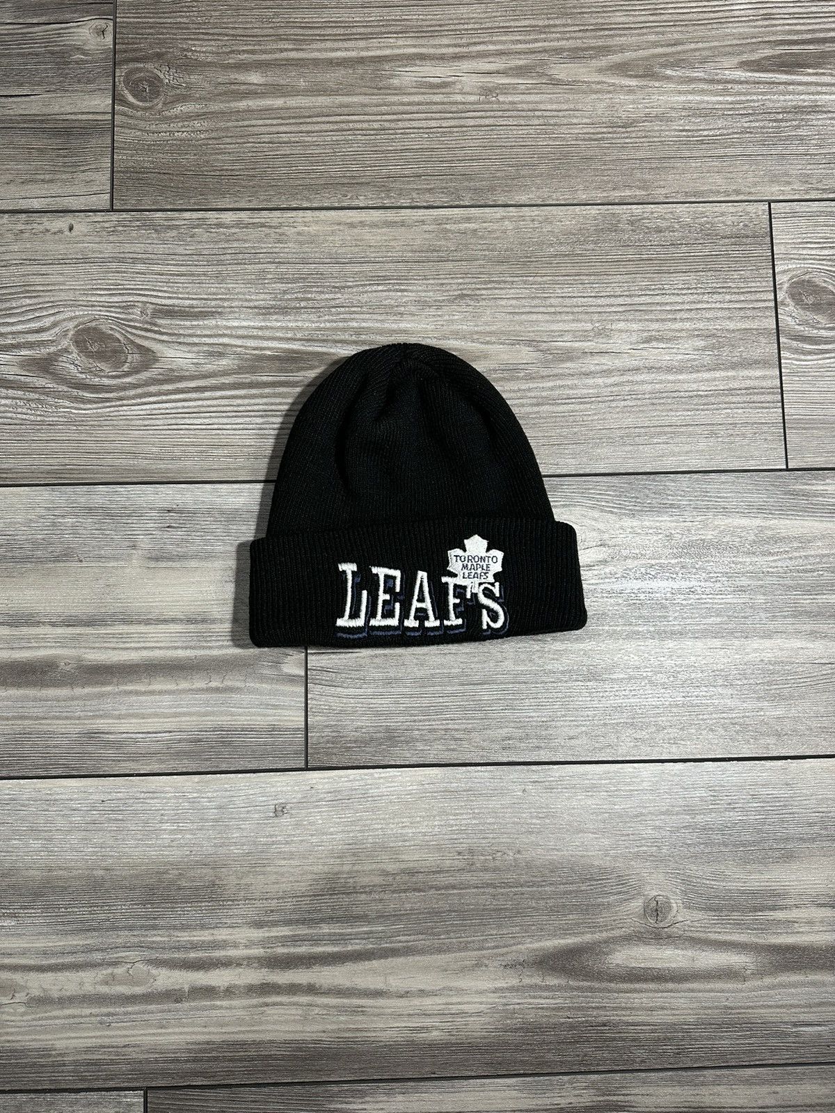 NHL × Vintage Vintage Toronto Maple Leafs Beanie Size ONE SIZE - 1 Thumbnail