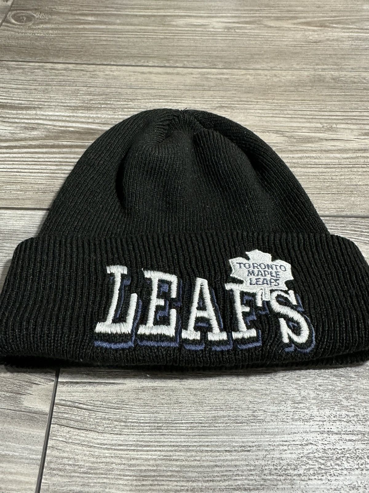 NHL × Vintage Vintage Toronto Maple Leafs Beanie Size ONE SIZE - 2 Thumbnail